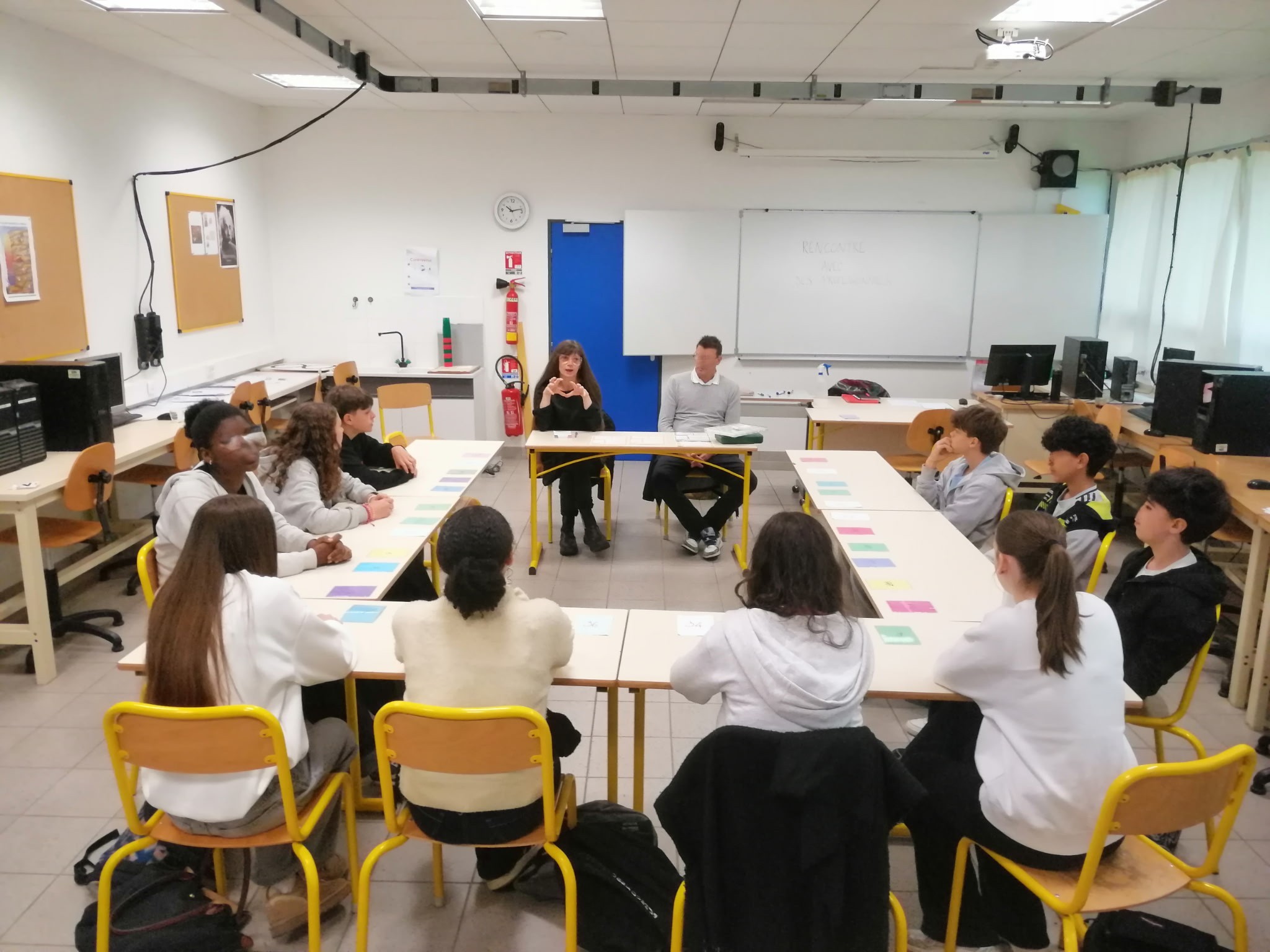 Quand Elisa fait découvrir son métier aux collégiens